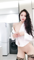 網紅裸舞御姐【吹小泡泡】極品一字馬長腿女神 激情裸舞 道具自慰彈力插3 (4)
